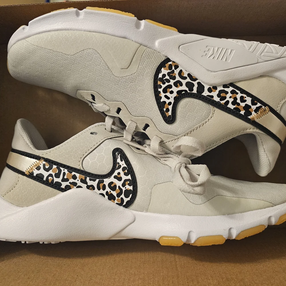 Nike Legend Essential Leopard Print Sneakers - Picture 5 of 9